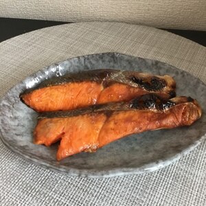 鮭の切り身のグリル焼き